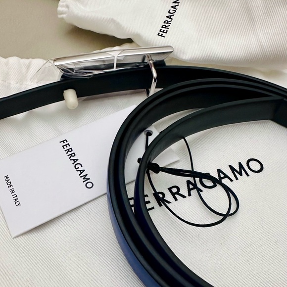 Ferragamo Reversible Women's Gancio Ellipse Belt - Picture 4 of 5